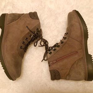 Clarks🤎Lace-up Ankle Boots